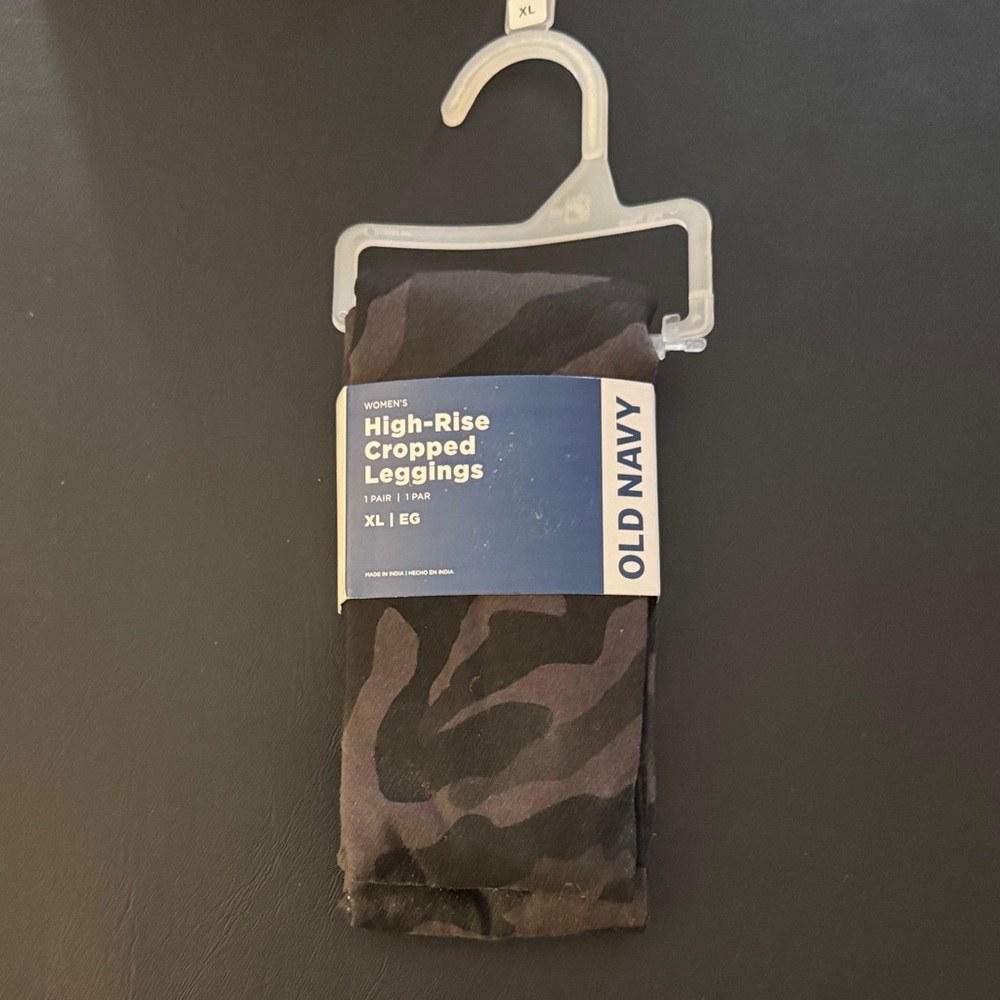 Old Navy Women’s Dark Camouflage Print Leggings - High Rise Cropped ack